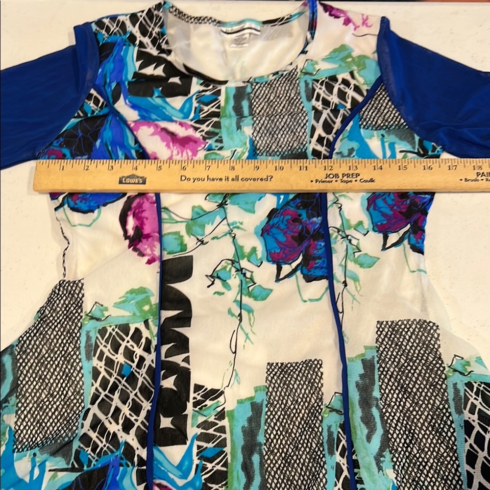 #284. 🪷Floral Abstract Women's Top. Small - Picture 2 of 9